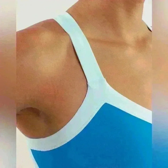 Lululemon Run: Mile A Minute Tank
Beach Blanket Blue / Aquamarine size 6 - Picture 8 of 15